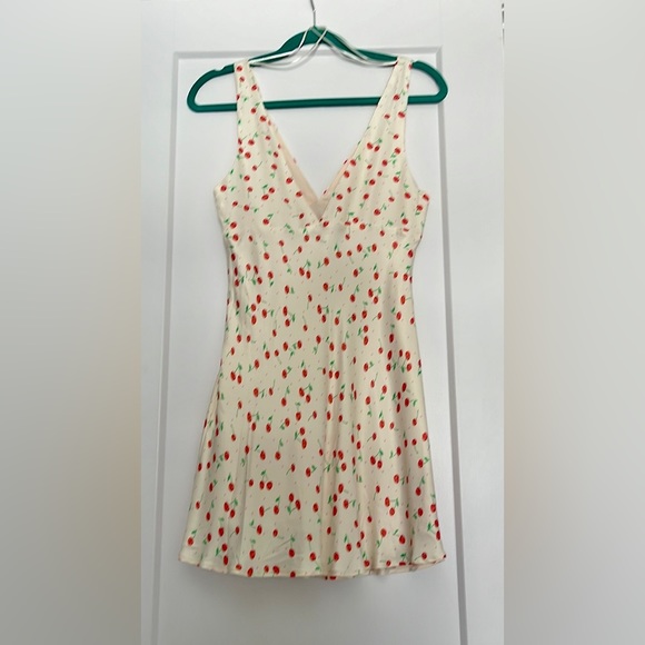 zara cherry silky short mini dress v neck medium skater dress - Picture 7 of 8